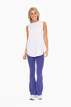 Load image into Gallery viewer, Notched Sleeveless Flowy Tank Top: WHITE
