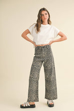 Load image into Gallery viewer, LEOPARD PRINT PANTS

