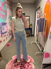 Load image into Gallery viewer, SLEEVELESS SHOULDER PAD TOP
