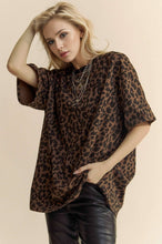 Load image into Gallery viewer, LEOPARD RHINESTONE STUD SHORT SLEEVE TOP T SHIRT
