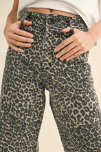 Load image into Gallery viewer, LEOPARD PRINT PANTS
