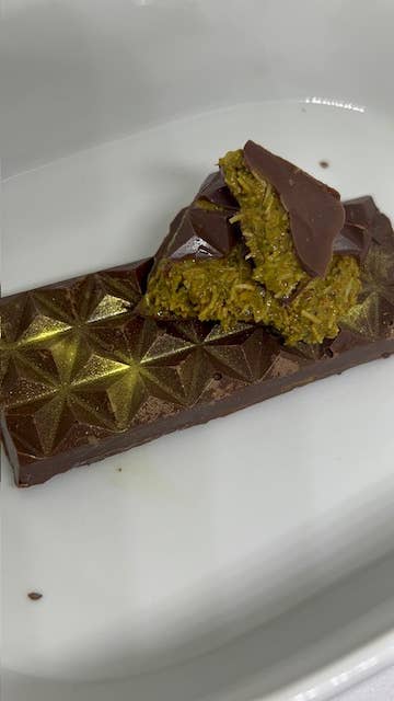 BAR CHOCOLATE PISTACHIO DUBAI : PLAIN