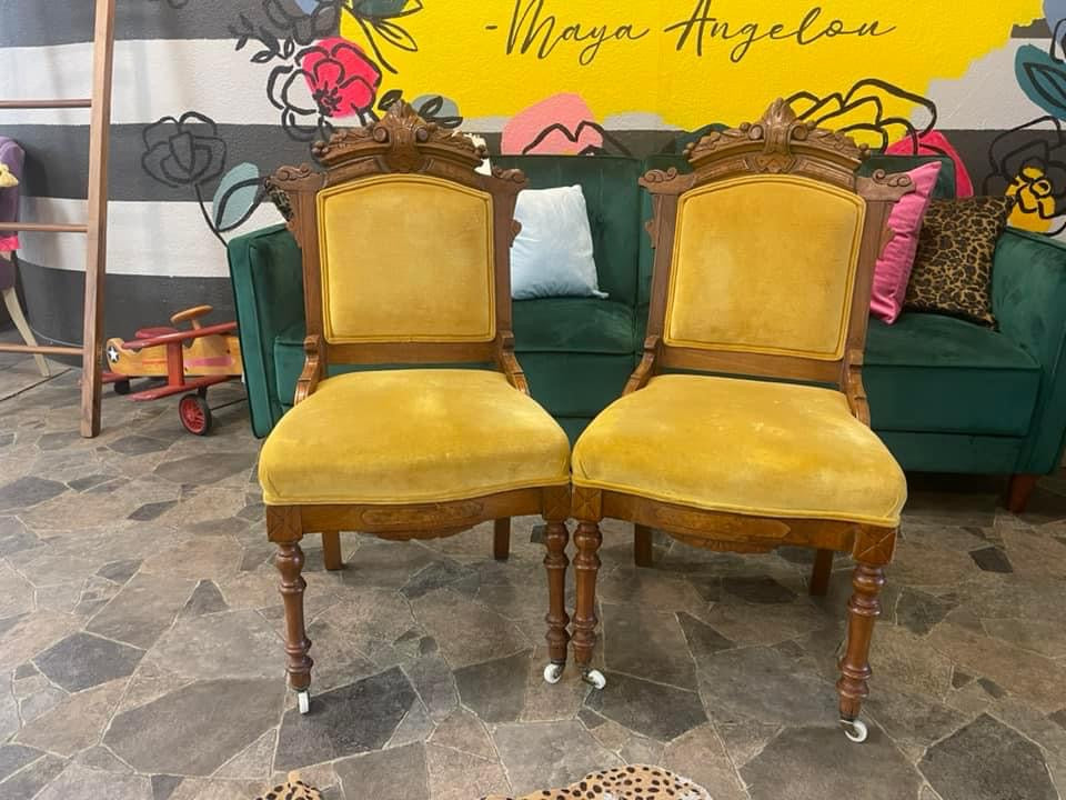 YELLOW VINTAGE CHAIR(s) RENTAL